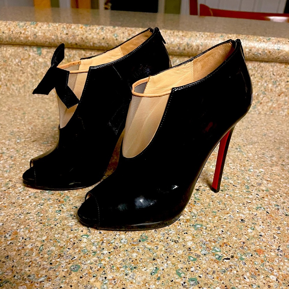christian louboutin black patent leather estanodo booties